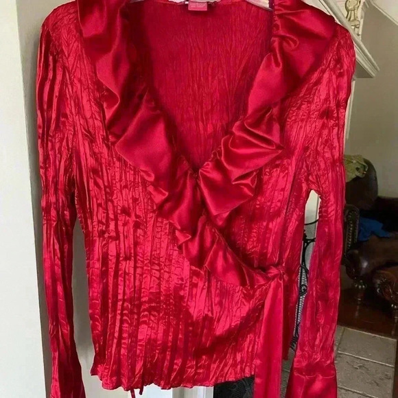 Sunny Leigh wrap top-red-size L- NWOT - Picture 2 of 7